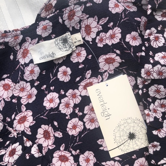 Everleigh floral blouse crossover wrap style women’s size large top - Picture 6 of 13